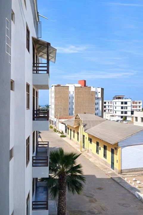 Vista urbana desde una ventana o balcón